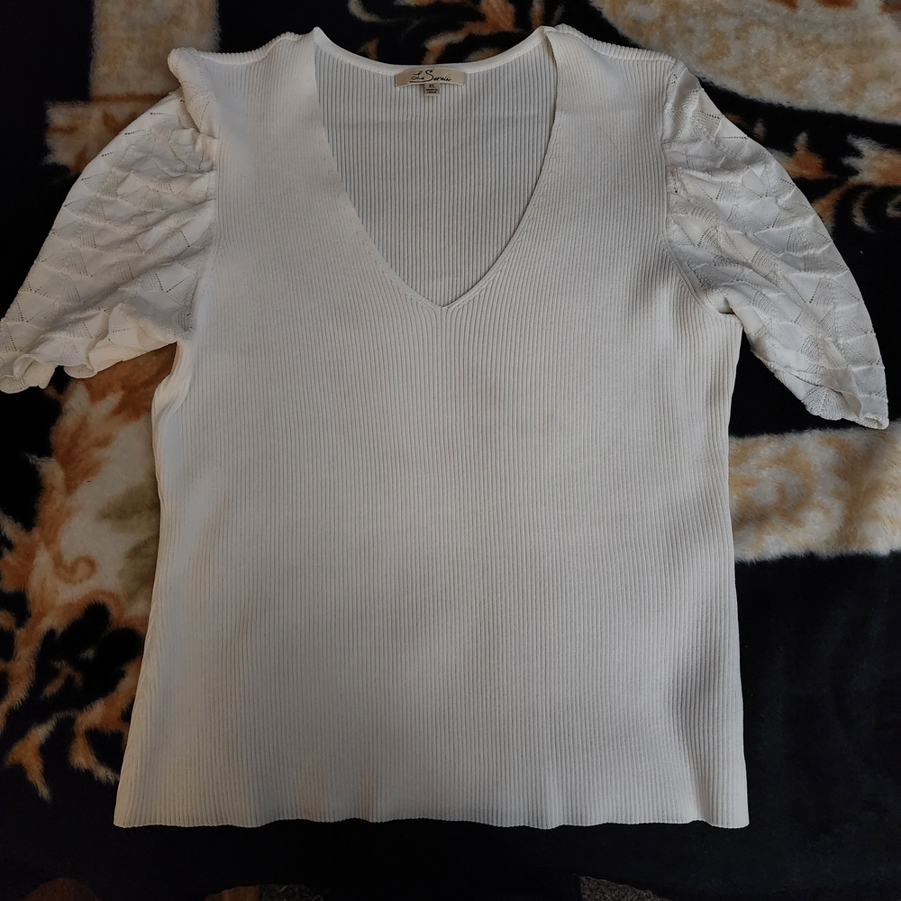 Elegant White V-Neck Blouse with Textured Sleeves